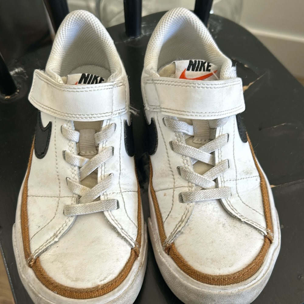 Nike court legacy